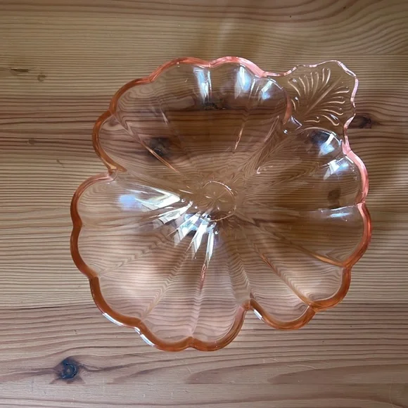 VINTAGE CARNIVAL GLASS! peachy/pink hibiscus flower/clover trinket dish 1960’s - Picture 2 of 5